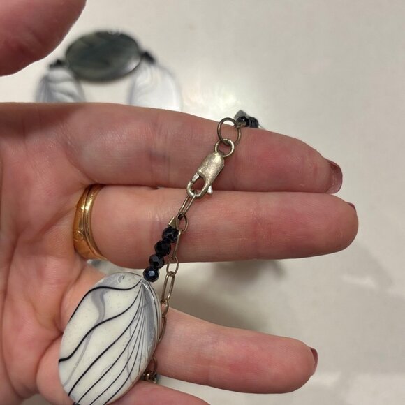 Vintage Pearlescent Black and White Beaded Necklace with 925 Lobster Clasp - Picture 5 of 7